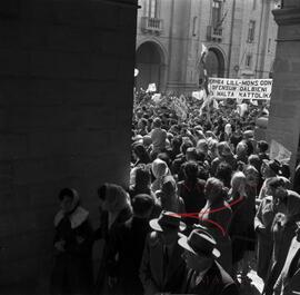 A crowd attending a demonstration of Archbishop Gonzi