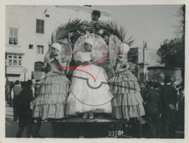 3 teenage boys dressed in women's costumes