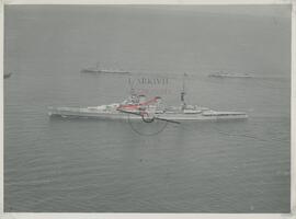 HMS Renown and escorting ships