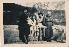 Anne Despott, her children Tania, Carlo and Jean and Ċettina Scifo