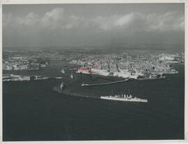 British ships leaving the Grand Harbour