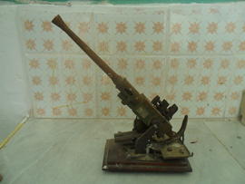 An iron model of a Bofors 40 mm anti-aircraft gun