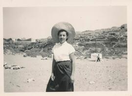 Loulou Pizzuto at the beach