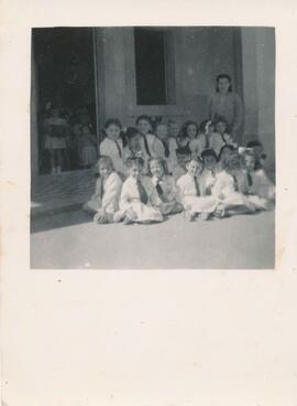Loulou Pizzuto and her school children